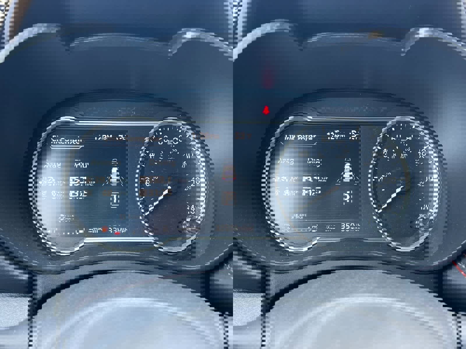 Used 2024 Nissan Versa SR image 24