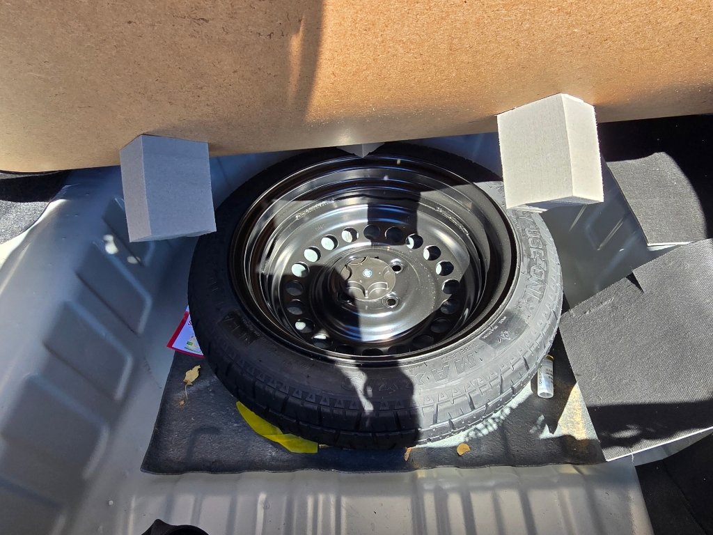 Used 2024 Nissan Versa SR w/ Trunk Package image 30