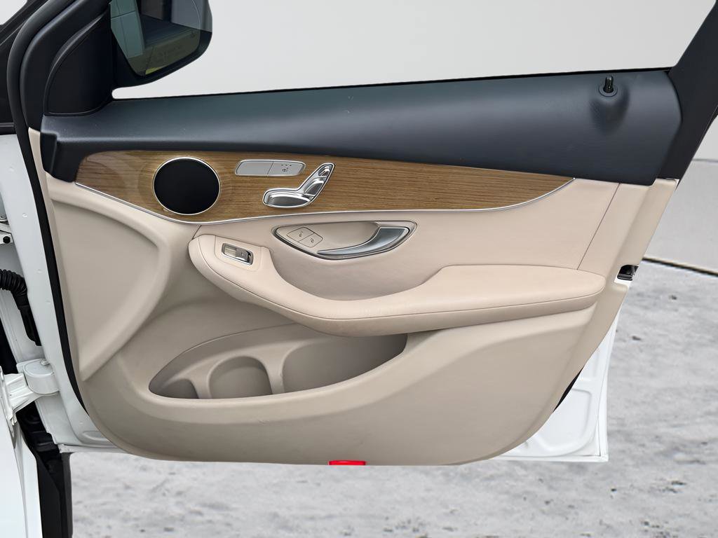 Used 2018 Mercedes-Benz GLC 350e 4MATIC image 32