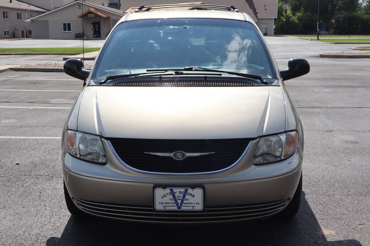 Used 2002 Chrysler Town & Country EX FWD image 12