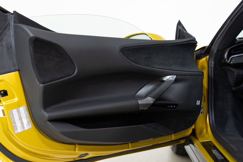 Used 2022 Ferrari SF90 Spider image 35