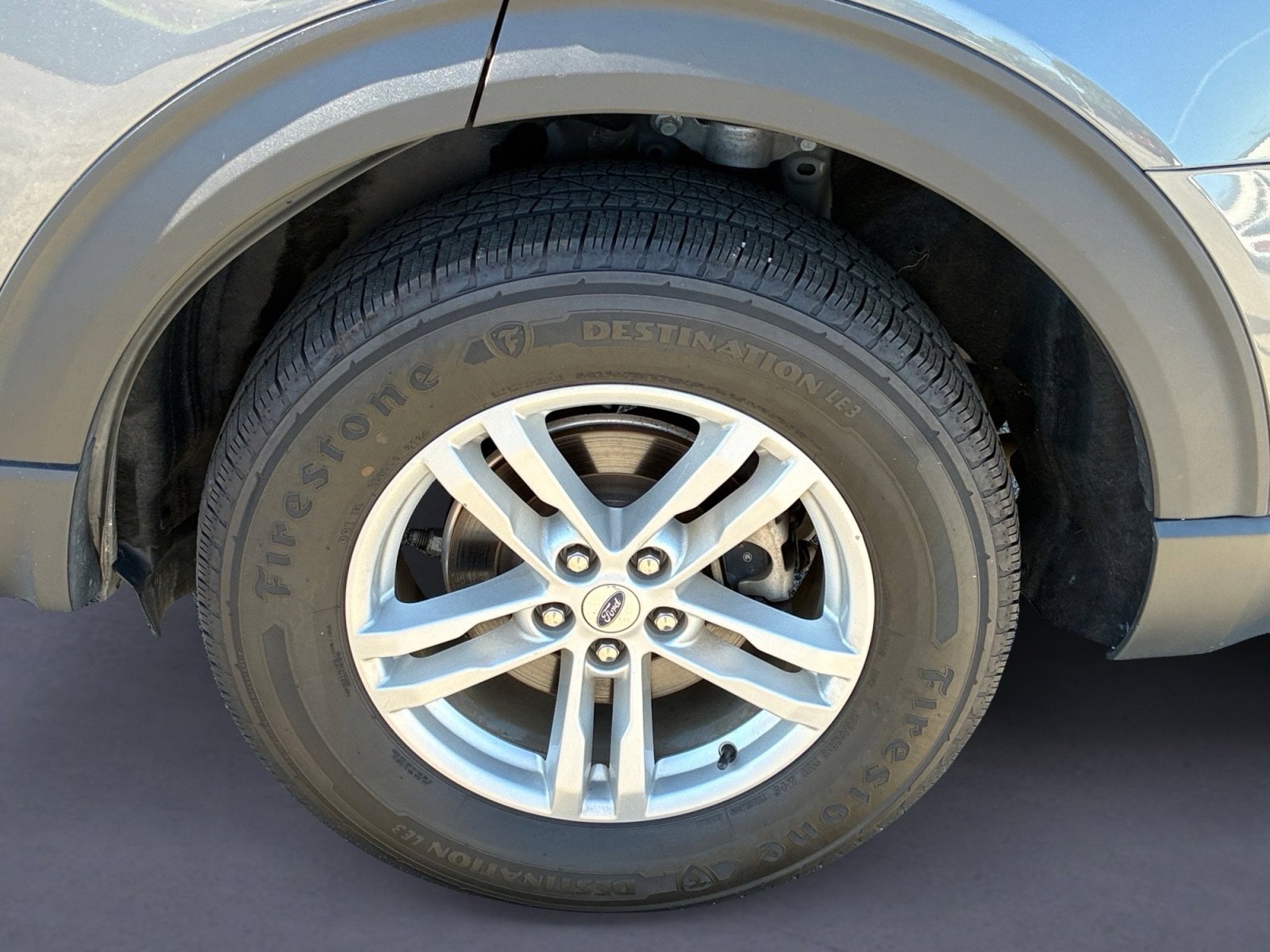 Used 2023 Ford Explorer XLT AWD/4WD image 6