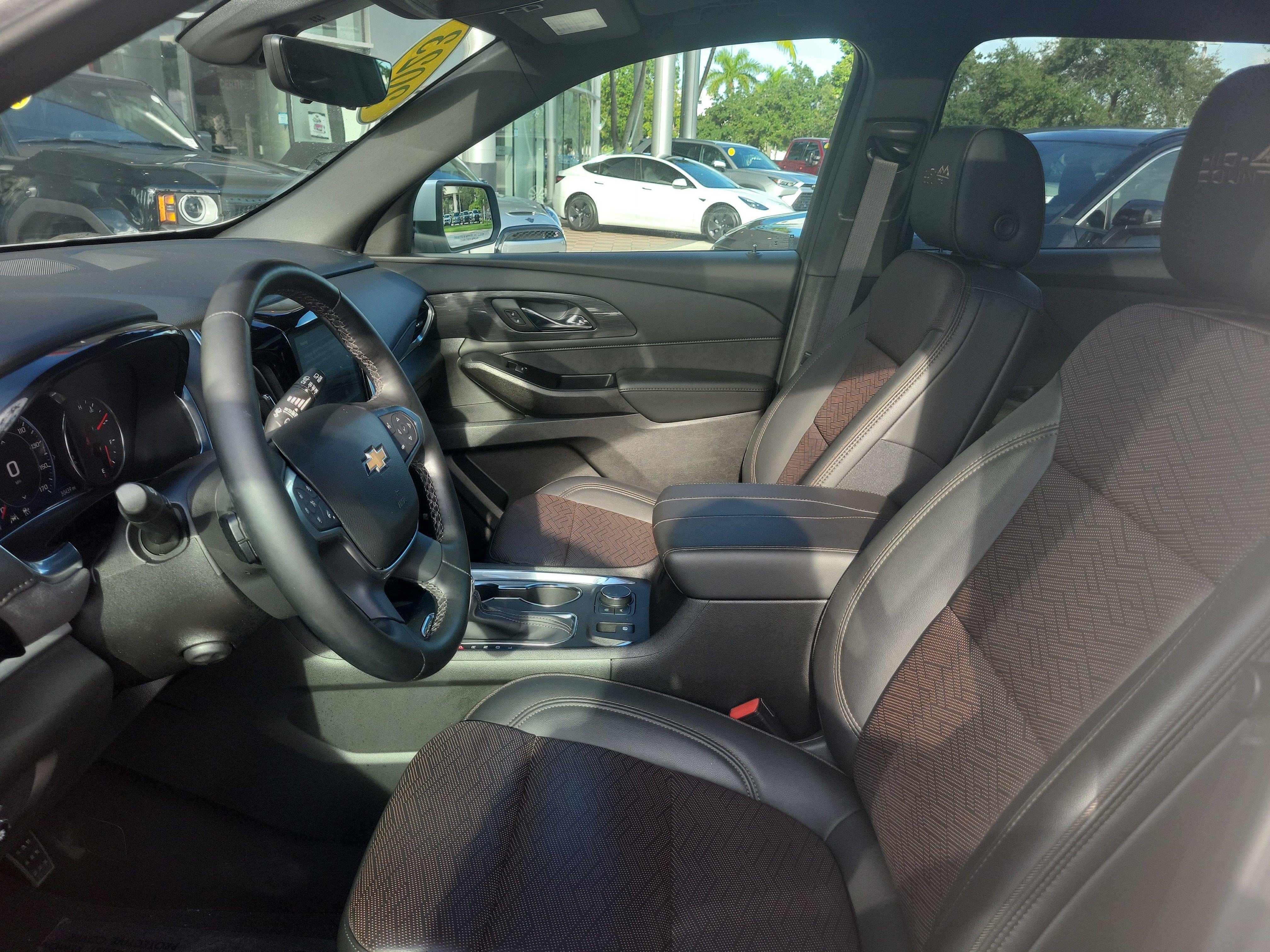 Used 2023 Chevrolet Traverse High Country FWD image 27