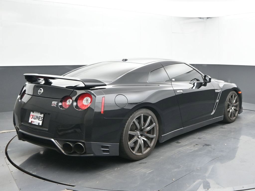 Used 2014 Nissan GT-R Premium image 9