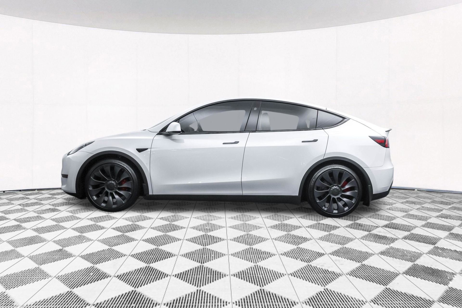 Used 2024 Tesla Model Y Performance image 34