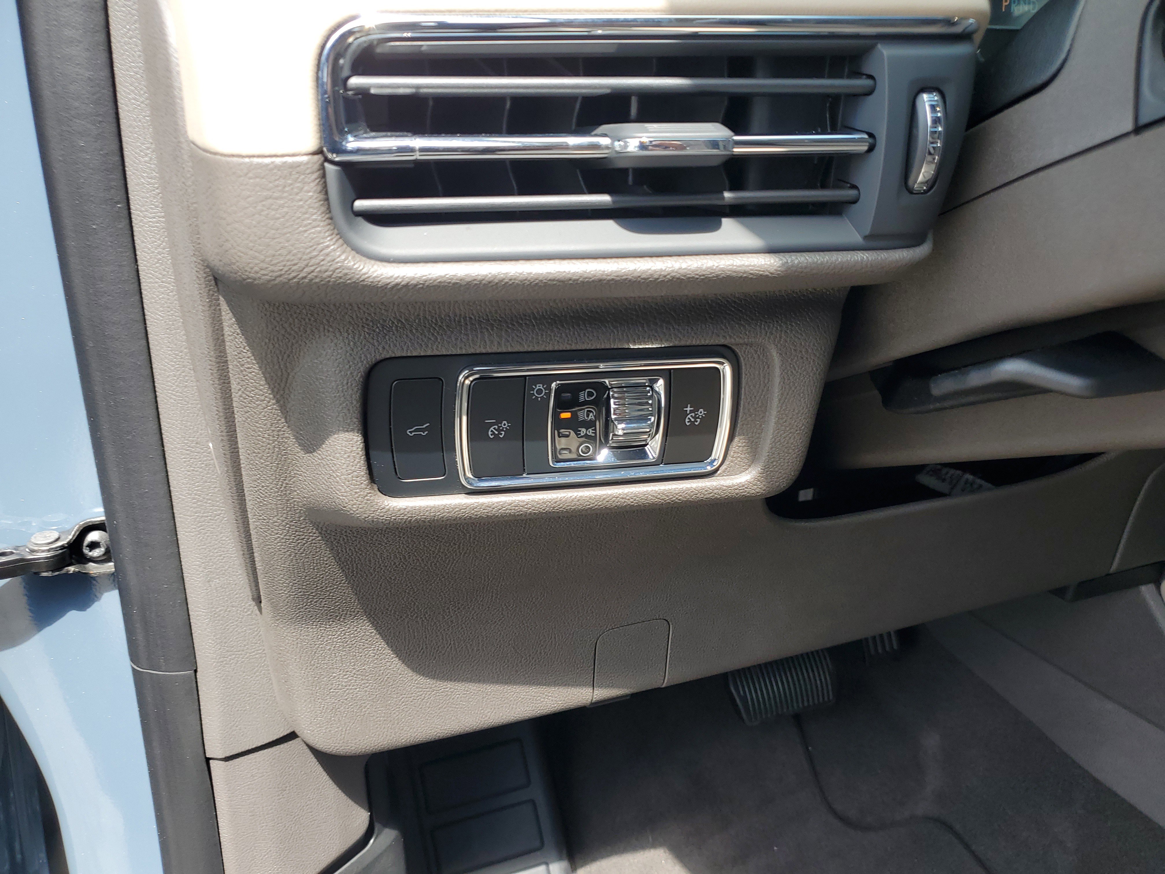 Certified 2024 Lincoln Corsair FWD image 17