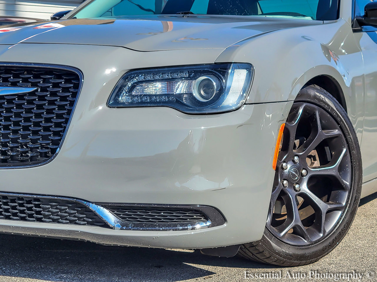 Used 2019 Chrysler 300 Touring w/ Sport Appearance Package image 32