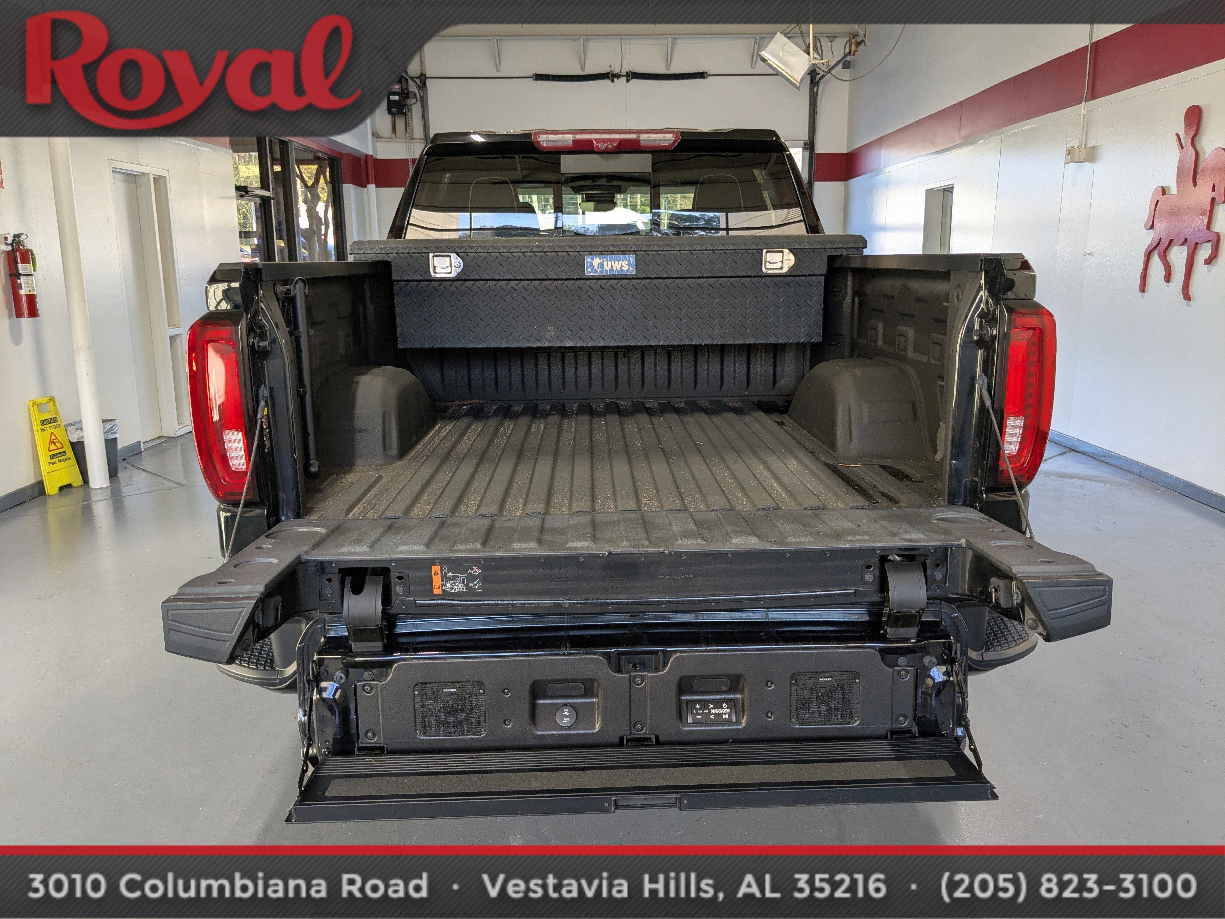 Used 2023 GMC Sierra 1500 AT4X image 12