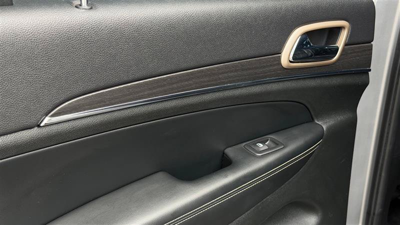 Used 2015 Jeep Grand Cherokee Limited AWD/4WD image 46