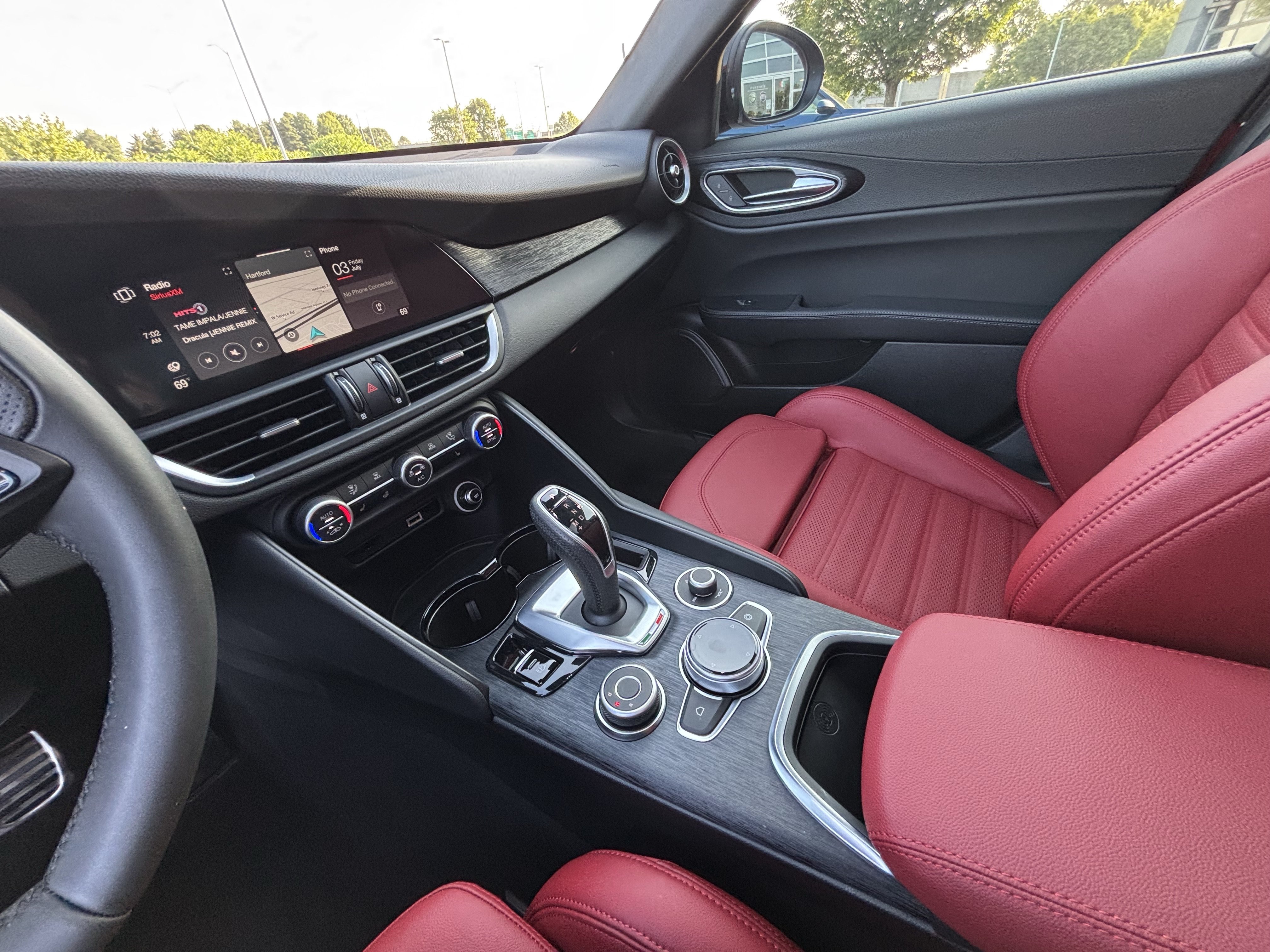 Certified 2024 Alfa Romeo Giulia Sprint RWD image 21