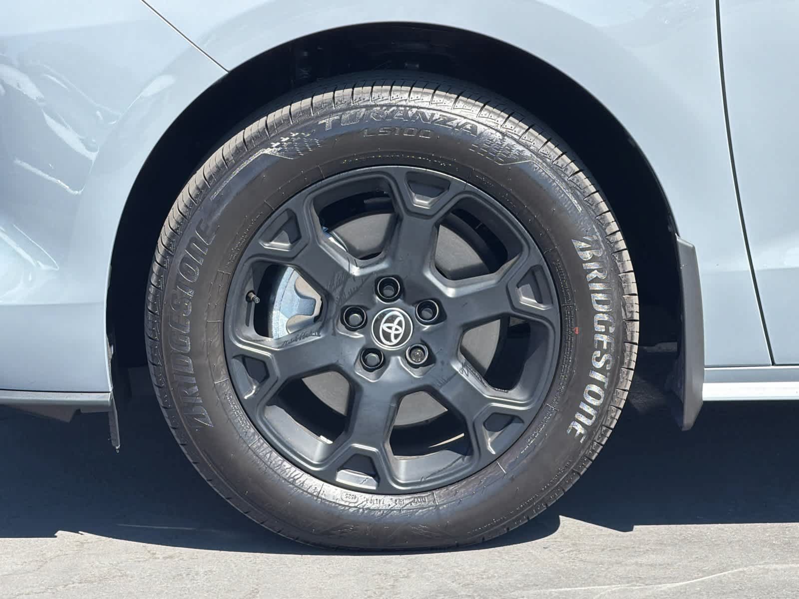 Used 2026 Toyota Sienna XLE Woodland Edition AWD/4WD image 32