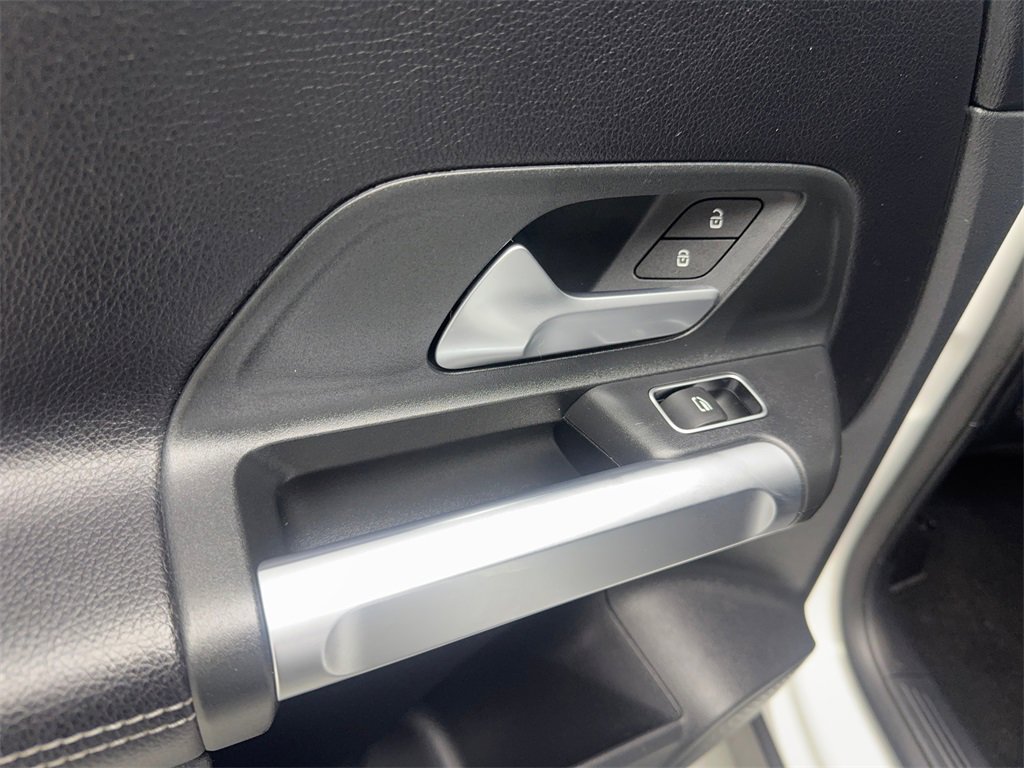 Used 2022 Mercedes-Benz GLB 250 w/ Premium Package Lite image 35