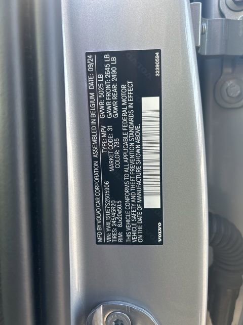 Certified 2025 Volvo XC40 B5 Plus AWD/4WD image 28
