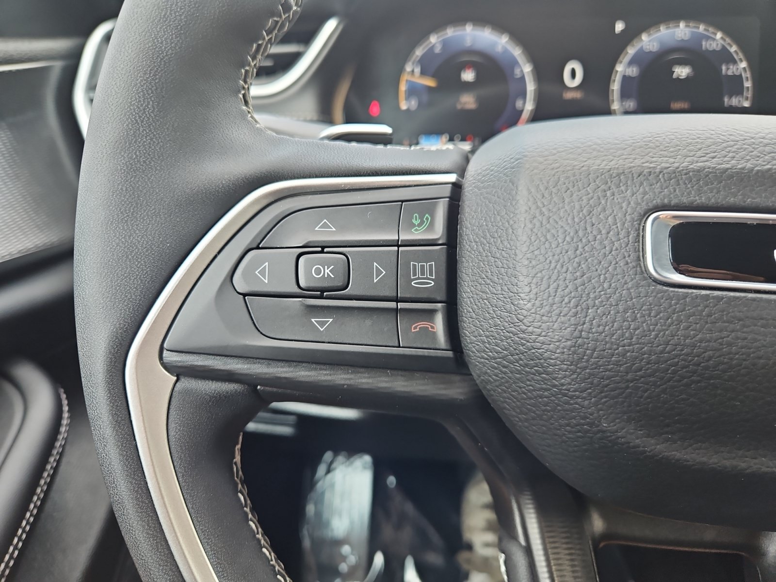 Used 2025 Jeep Grand Cherokee Laredo w/ Luxury Tech Group I AWD/4WD image 26