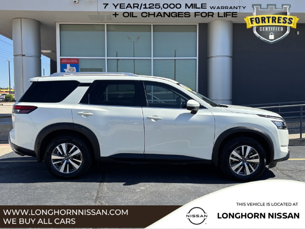 Used 2024 Nissan Pathfinder SL FWD image 2