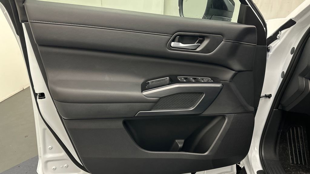 New 2026 Nissan Pathfinder SL w/ SL Premium Package image 15