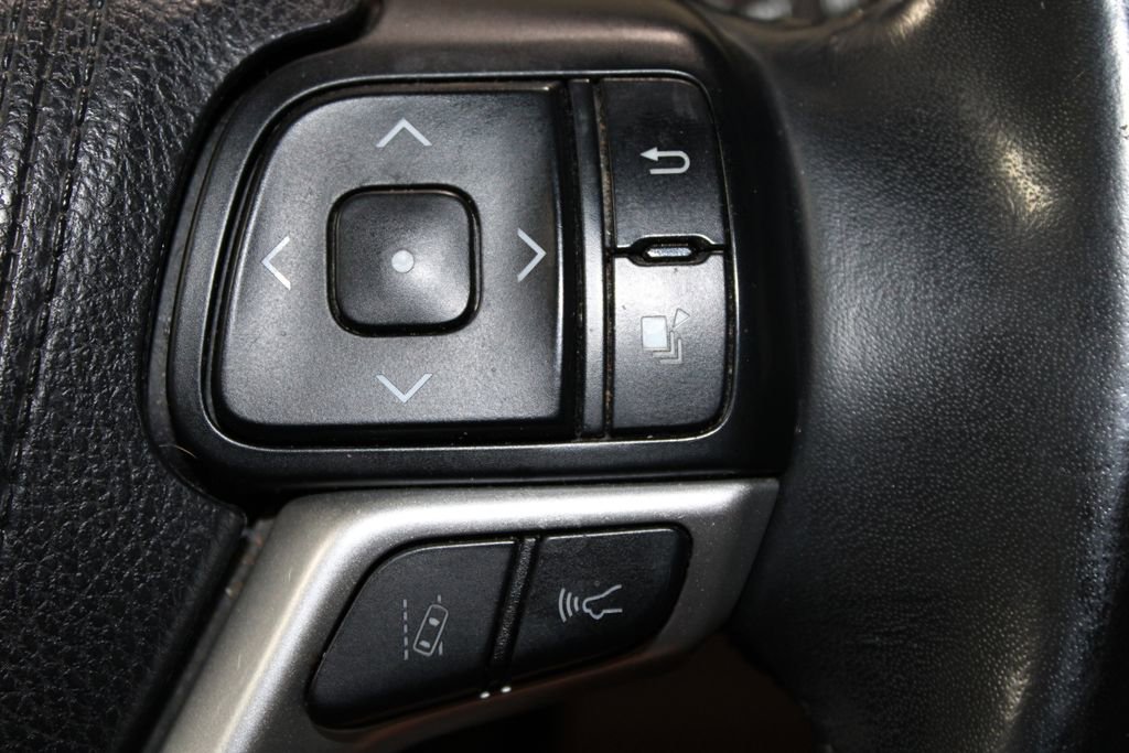 Used 2018 Toyota Highlander XLE FWD image 26