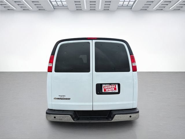 Used 2023 Chevrolet Express 3500 LT w/ LT Preferred Equipment Group RWD image 5