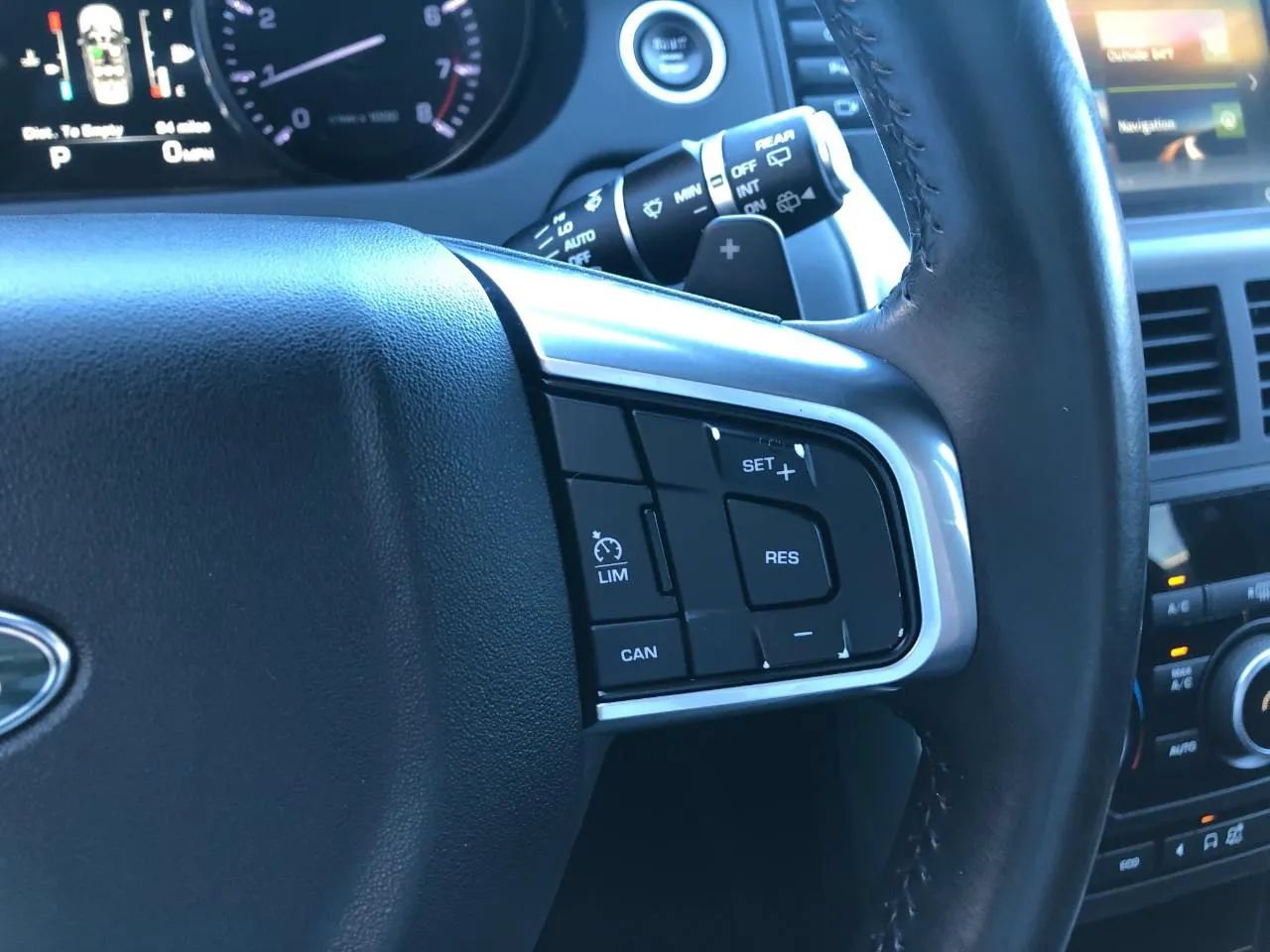 Used 2015 Land Rover Discovery Sport HSE AWD/4WD image 17