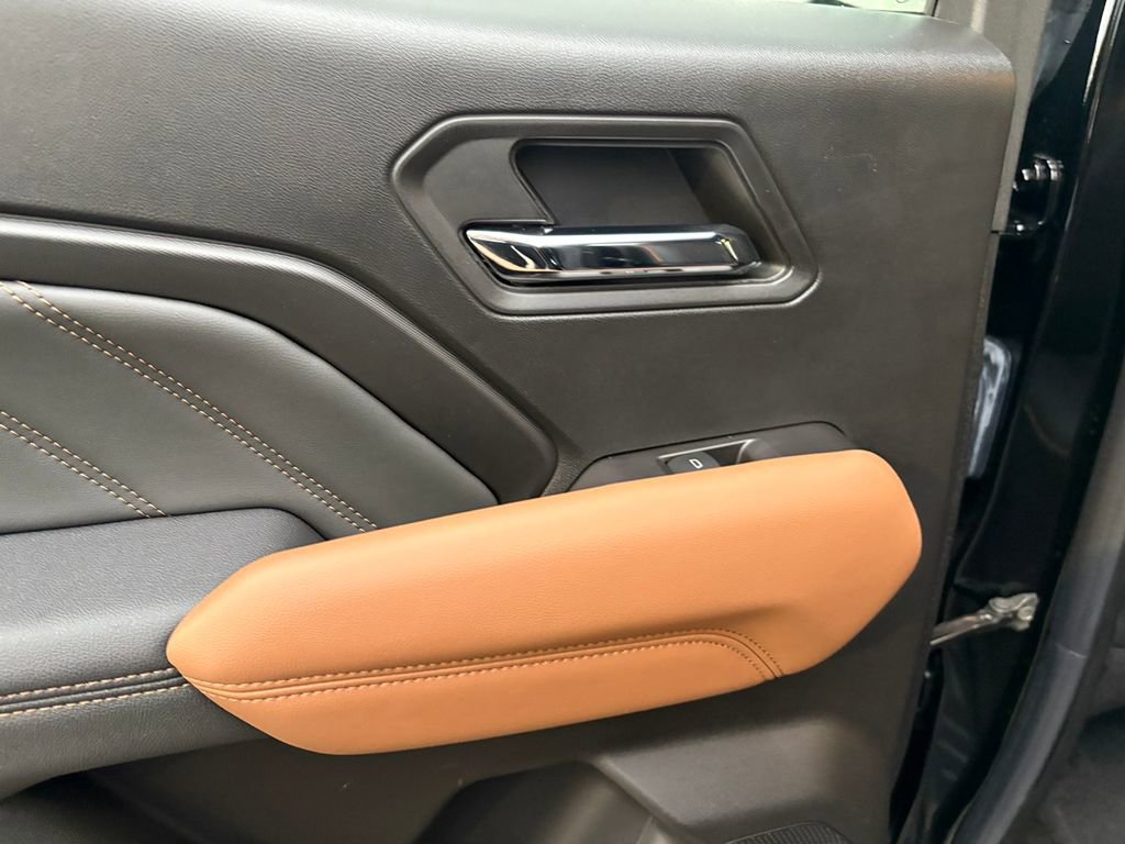 Used 2024 GMC Canyon AT4 image 28