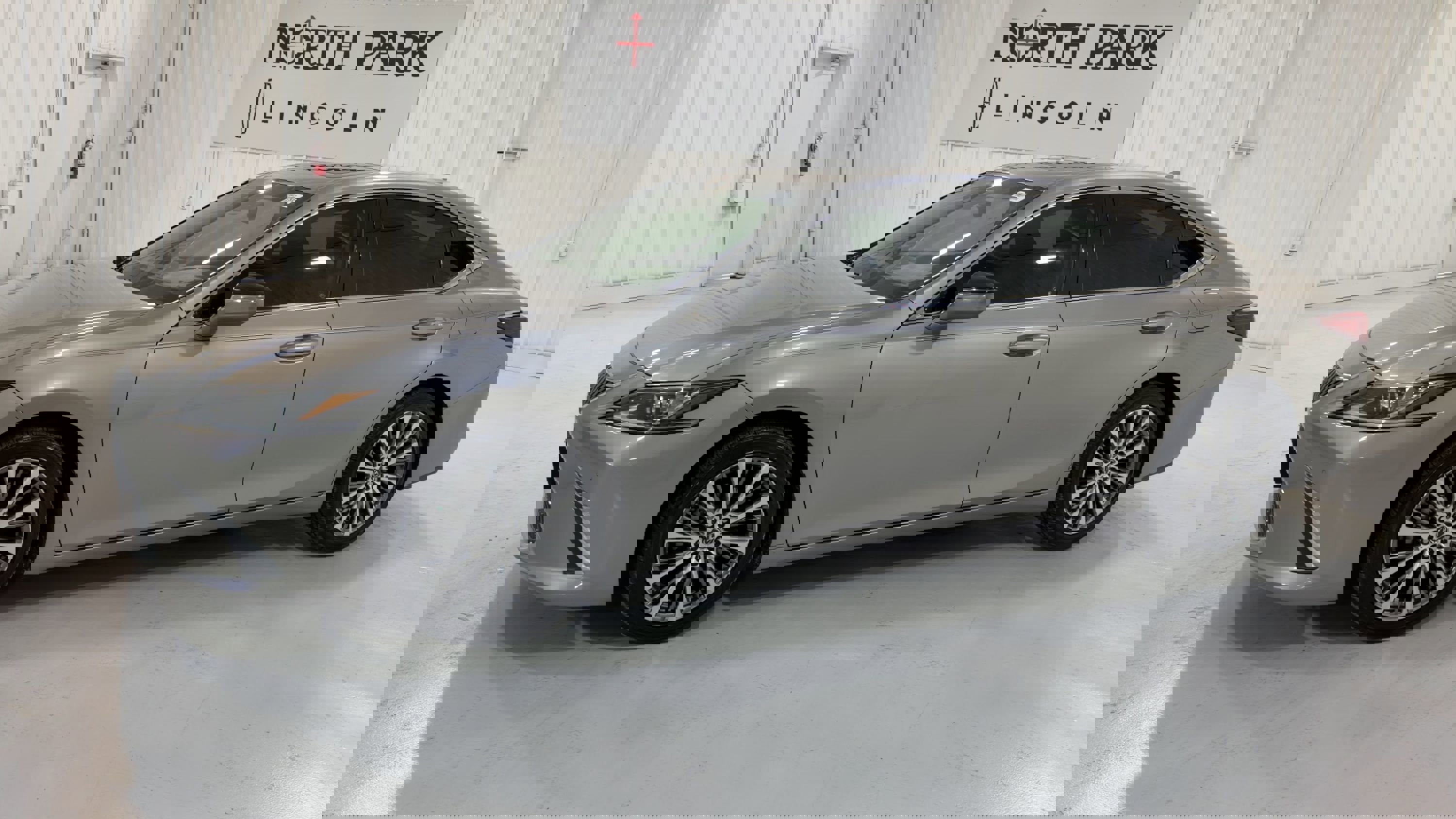 Used 2019 Lexus ES 350 w/ Ultra Luxury Package image 6