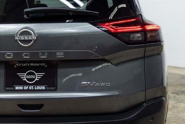 Used 2023 Nissan Rogue SV image 10