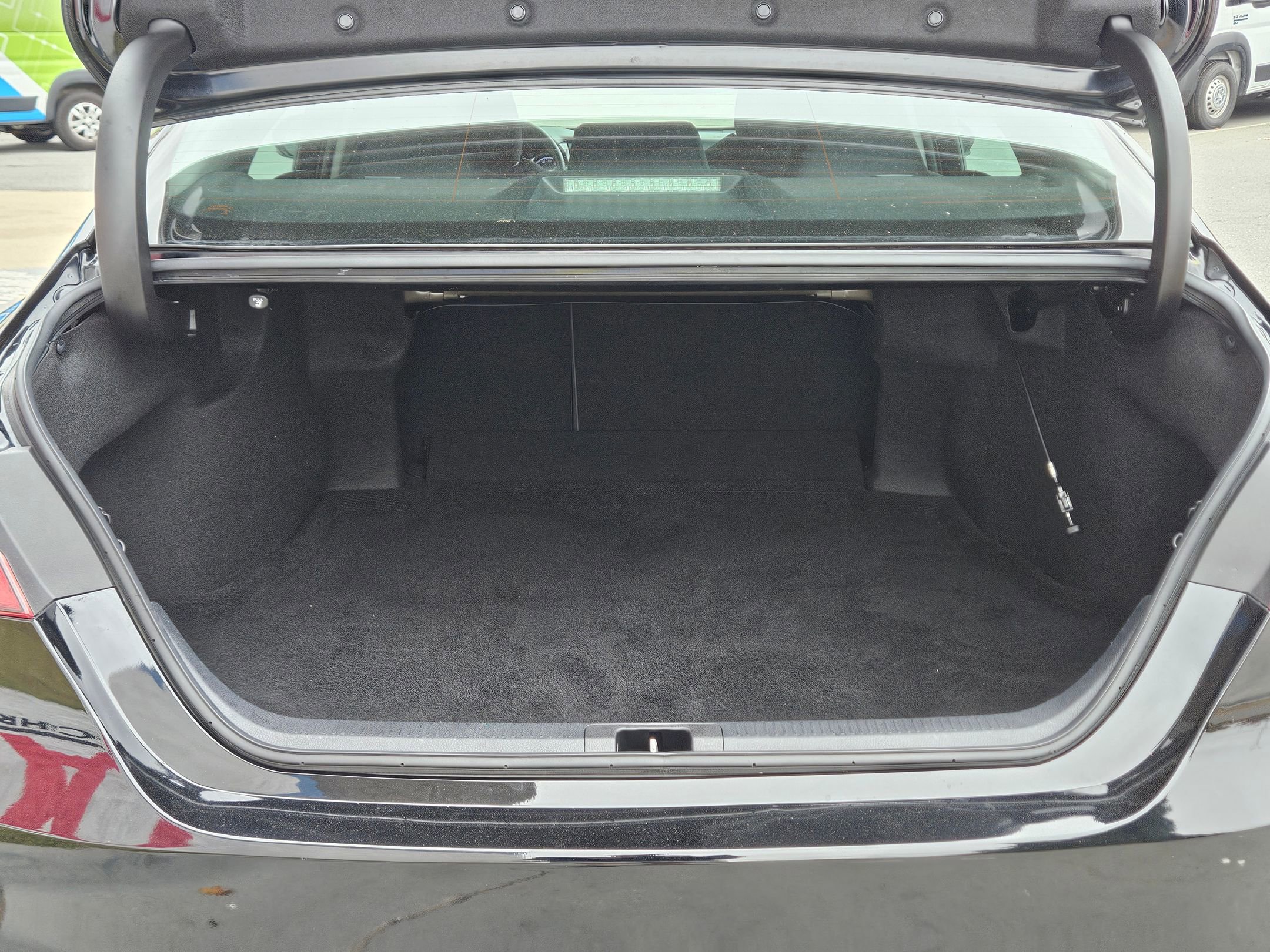 Used 2020 Toyota Camry LE image 29