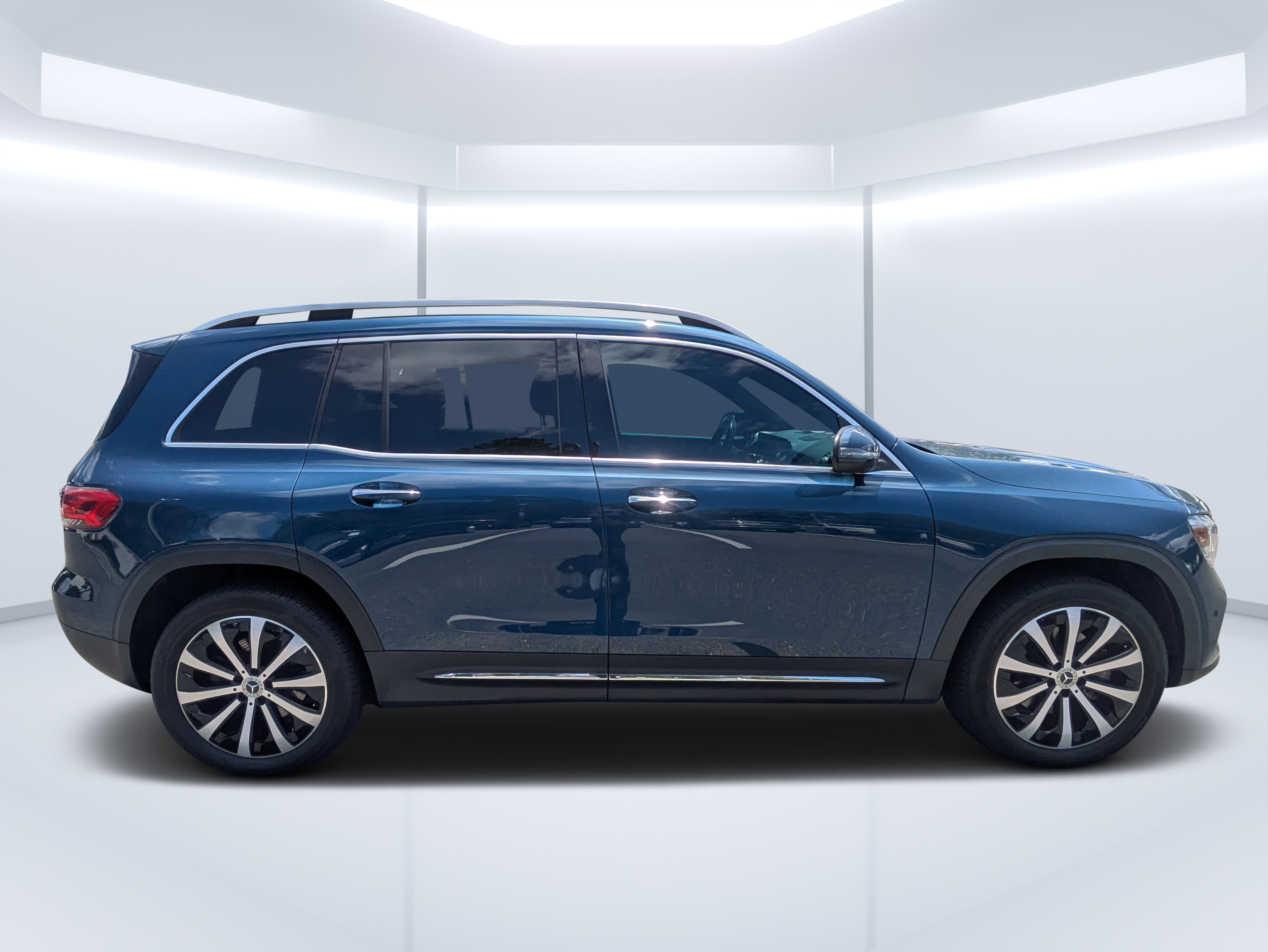 Certified 2021 Mercedes-Benz GLB 250 image 2