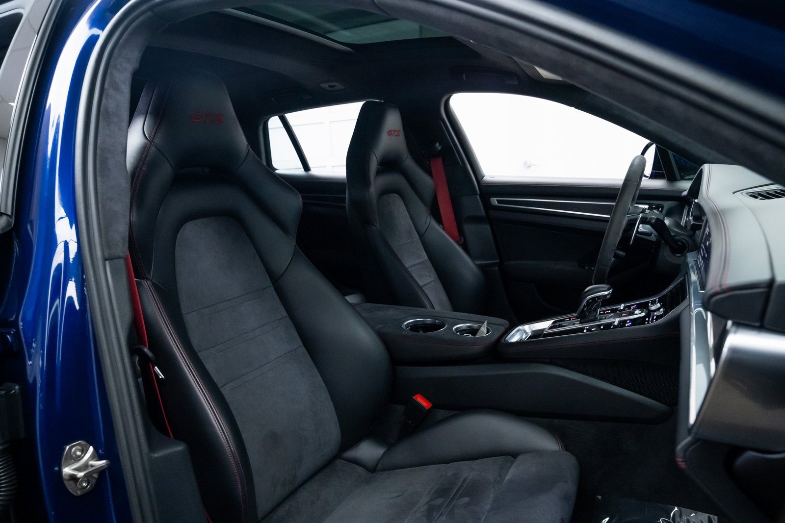 Used 2021 Porsche Panamera GTS image 25