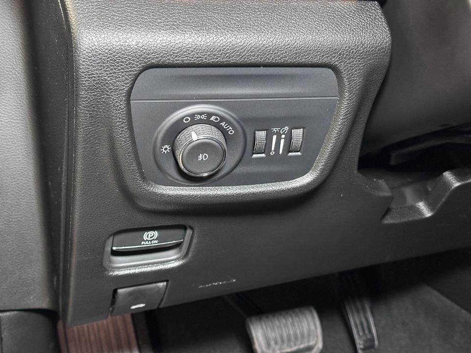 New 2025 Jeep Grand Cherokee Limited w/ Black Appearance Package image 19