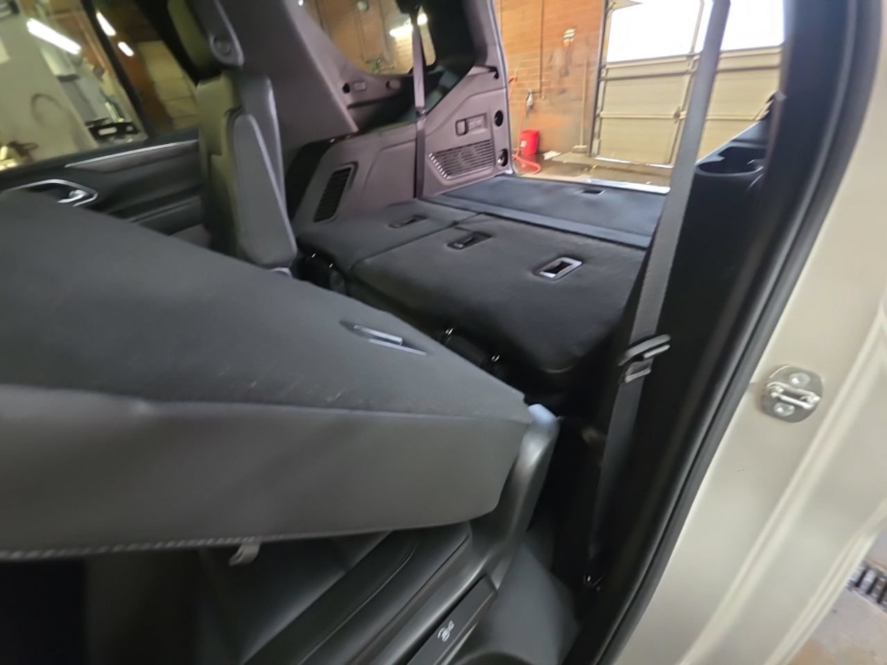 Used 2023 Chevrolet Tahoe Z71 w/ Luxury Package AWD/4WD image 13