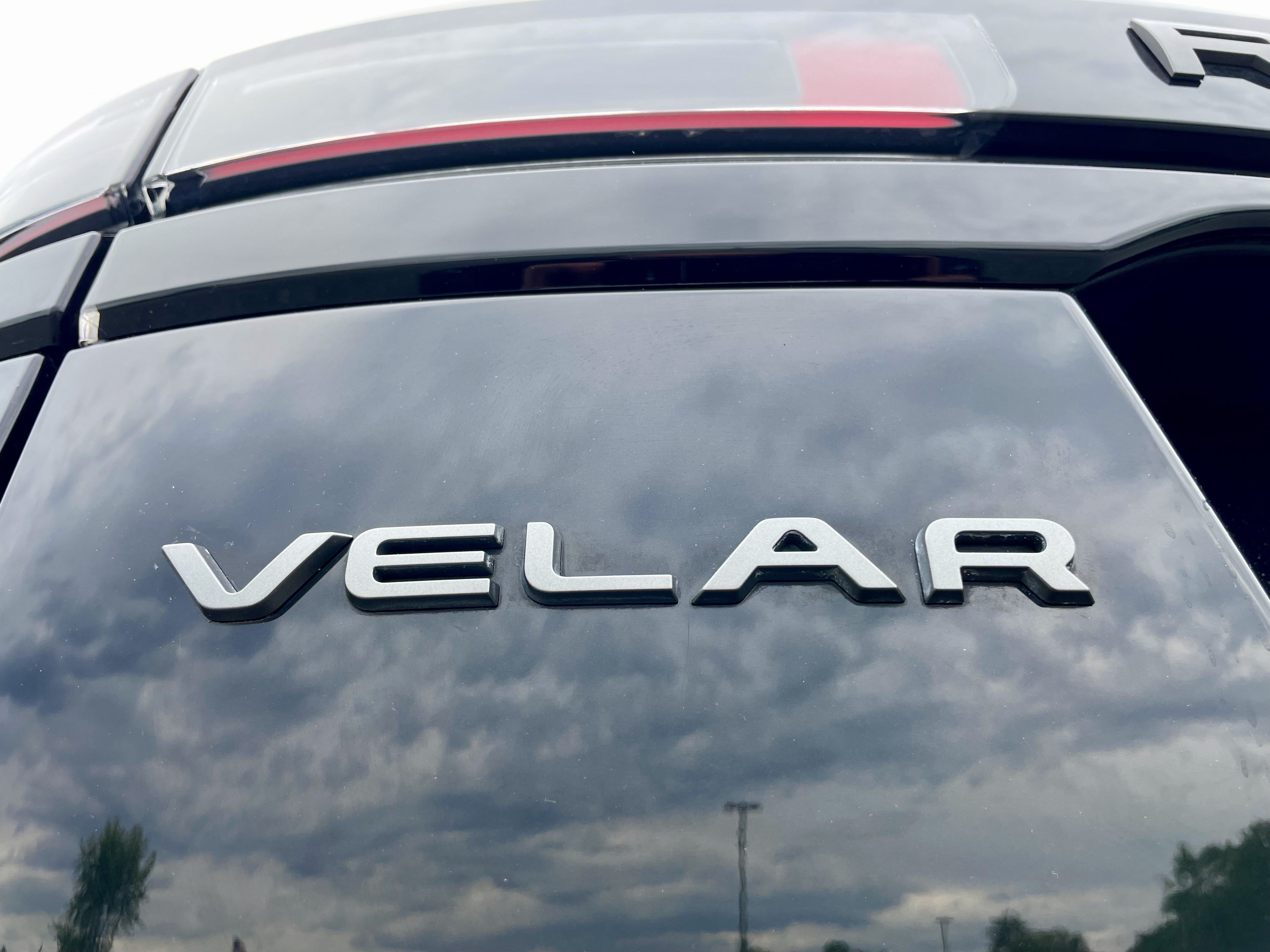 Certified 2025 Land Rover Range Rover Velar S AWD/4WD image 34