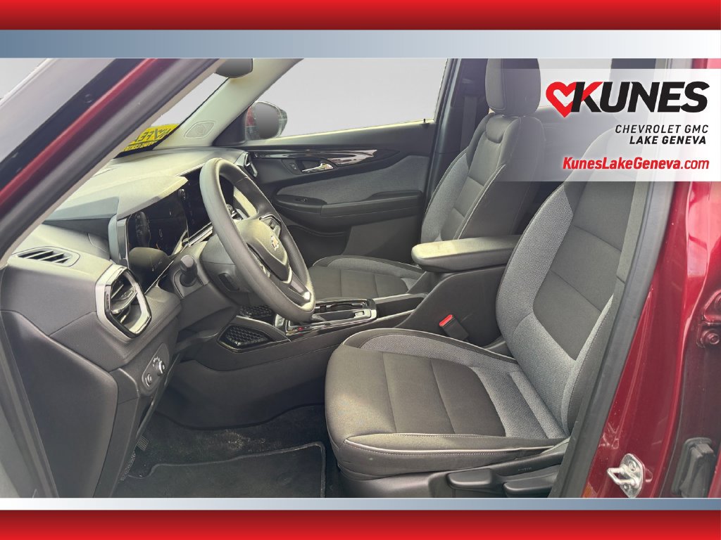 Used 2025 Chevrolet TrailBlazer LT AWD/4WD image 19