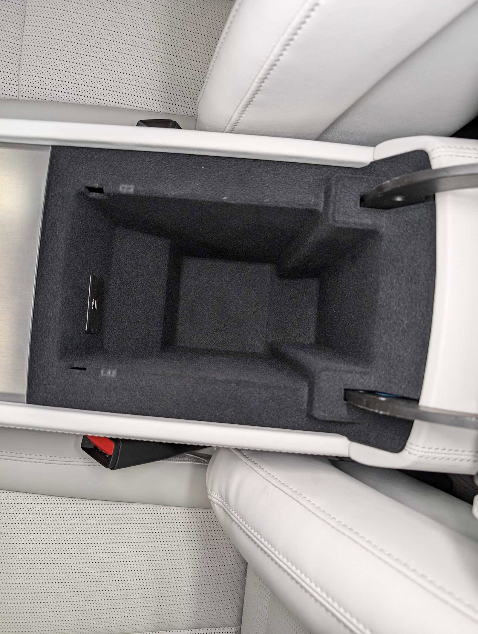 New 2026 Cadillac Vistiq Sport w/ LPO, Floor Liner Package image 15