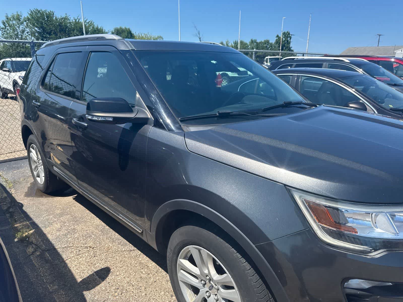Used 2018 Ford Explorer XLT w/ Equipment Group 201A AWD/4WD image 8