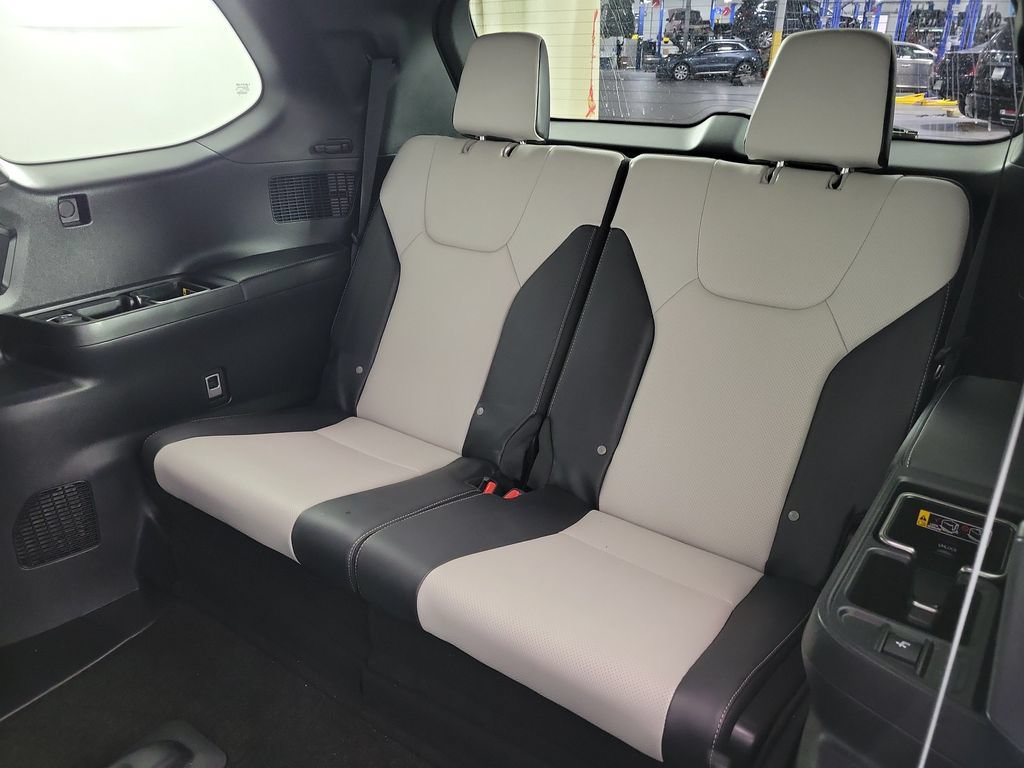 Used 2026 Lexus TX 500h AWD w/ Technology Package image 9