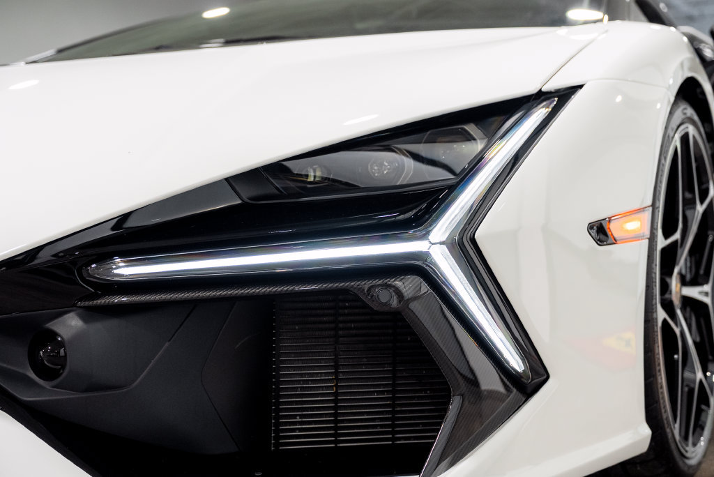 Used 2025 Lamborghini Revuelto AWD/4WD image 18