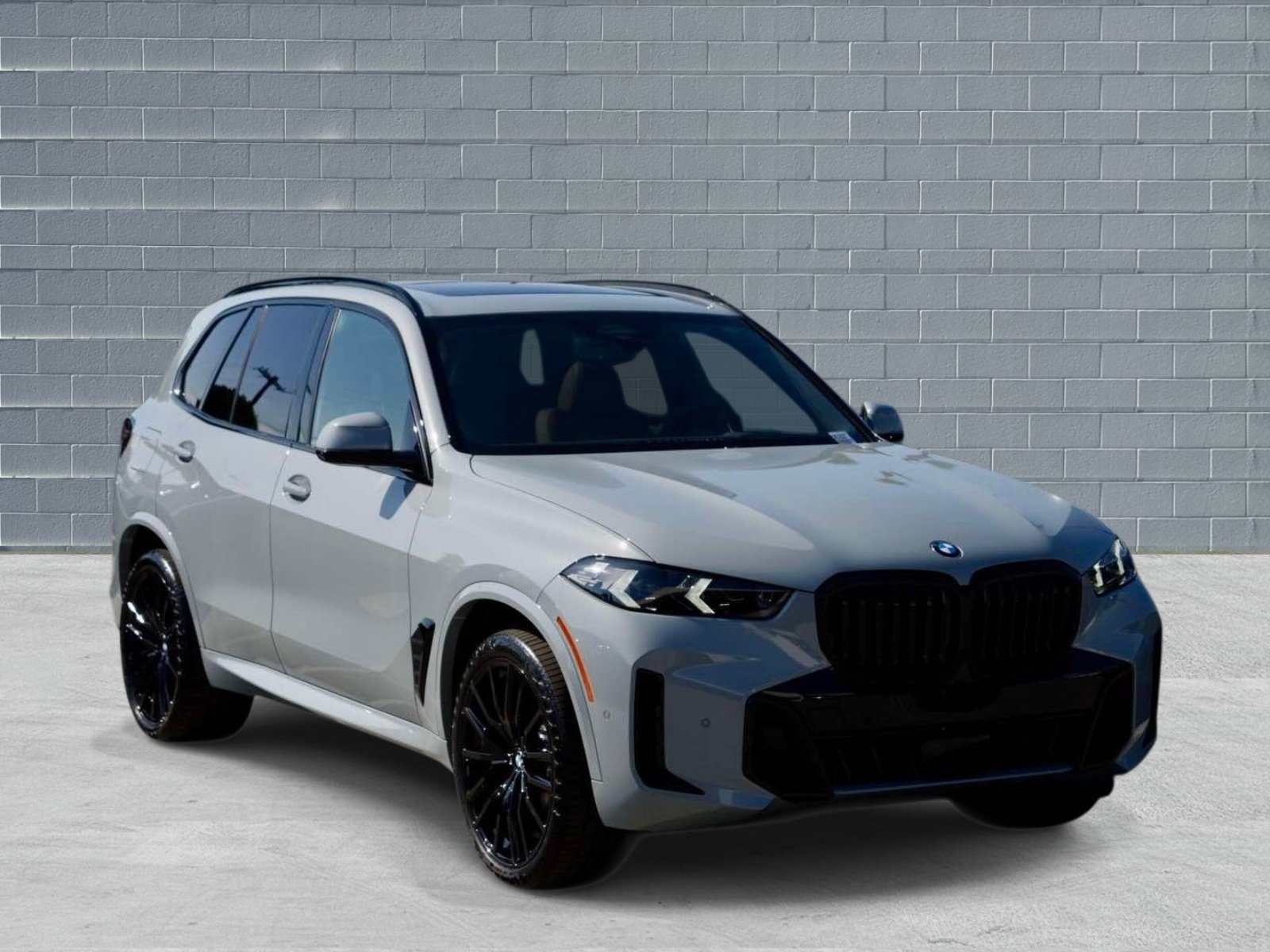 New 2026 BMW X5 xDrive40i w/ M Sport Package AWD/4WD image 1