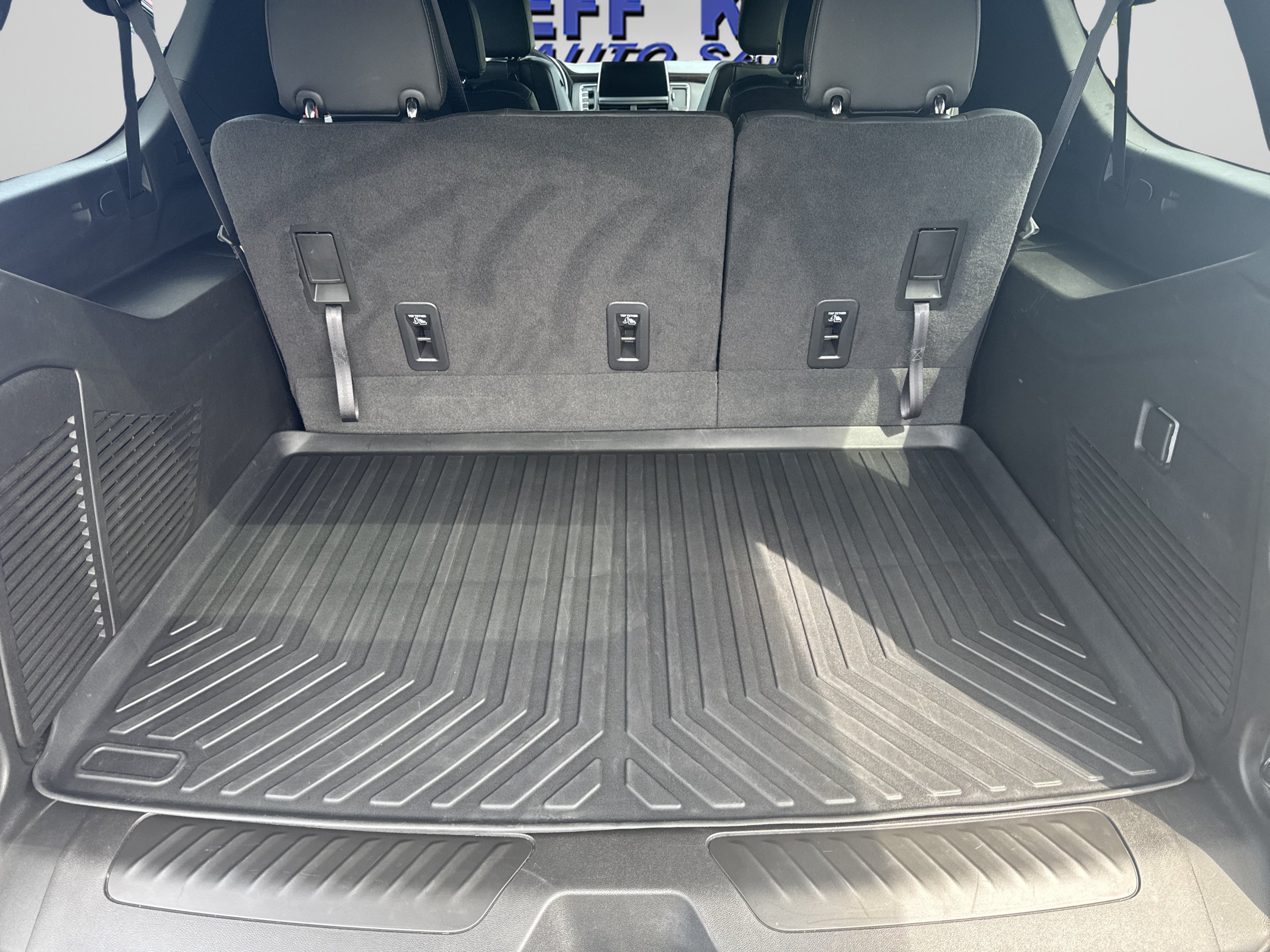 Used 2022 Chevrolet Suburban LT AWD/4WD image 9