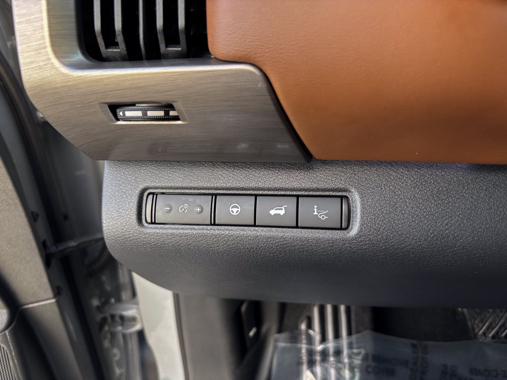 Used 2022 Nissan Pathfinder Platinum w/ Cargo Package AWD/4WD image 32