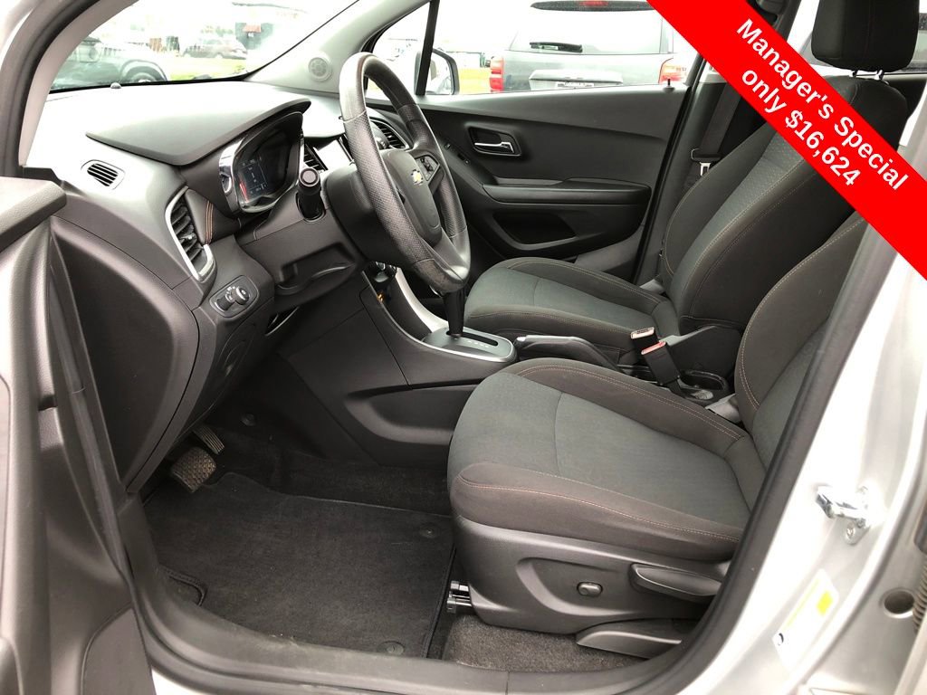 Used 2022 Chevrolet Trax LS w/ Tint and Cruise Package image 16