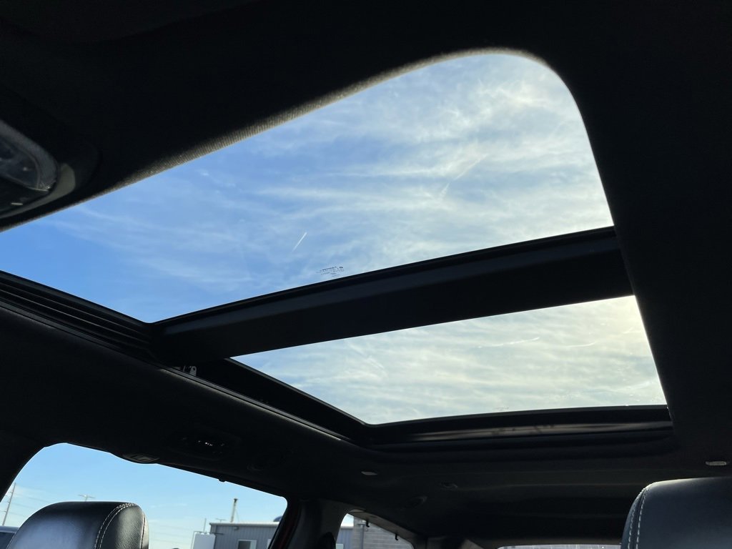 Used 2025 Chrysler Pacifica Limited image 22