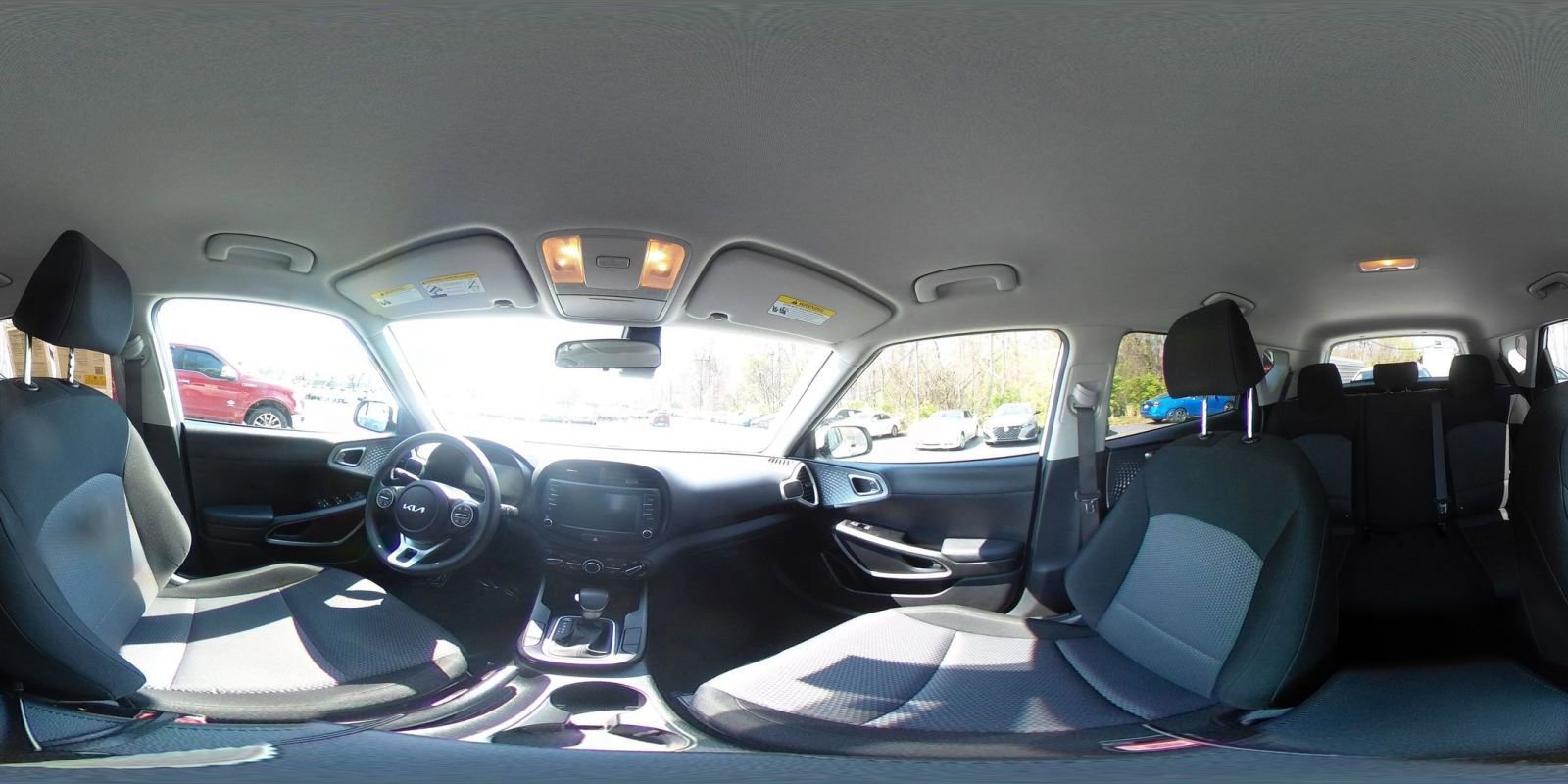 Used 2025 Kia Soul LX w/ LX Technology Package FWD image 37