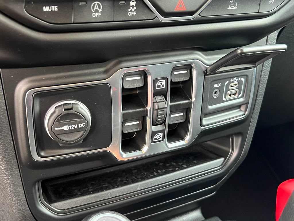 Used 2023 Jeep Wrangler Unlimited Sahara AWD/4WD image 36