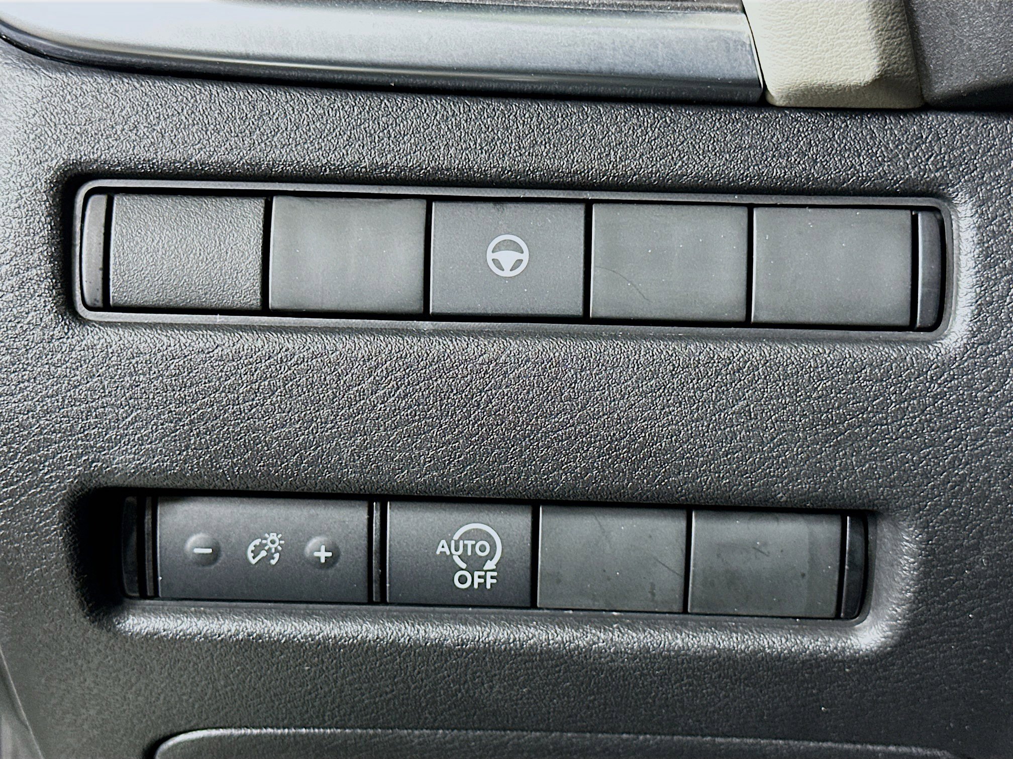 Used 2023 Nissan Rogue SV image 17