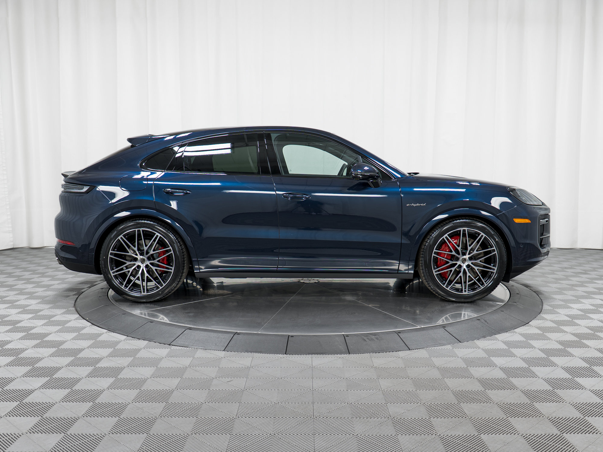 New 2026 Porsche Cayenne Turbo image 8