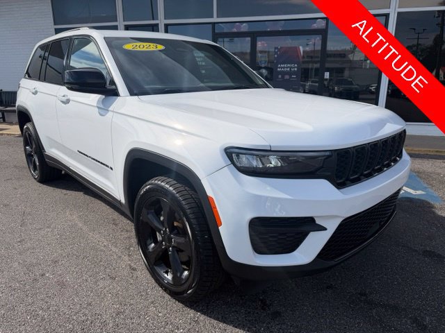 Used 2023 Jeep Grand Cherokee Altitude AWD/4WD image 4