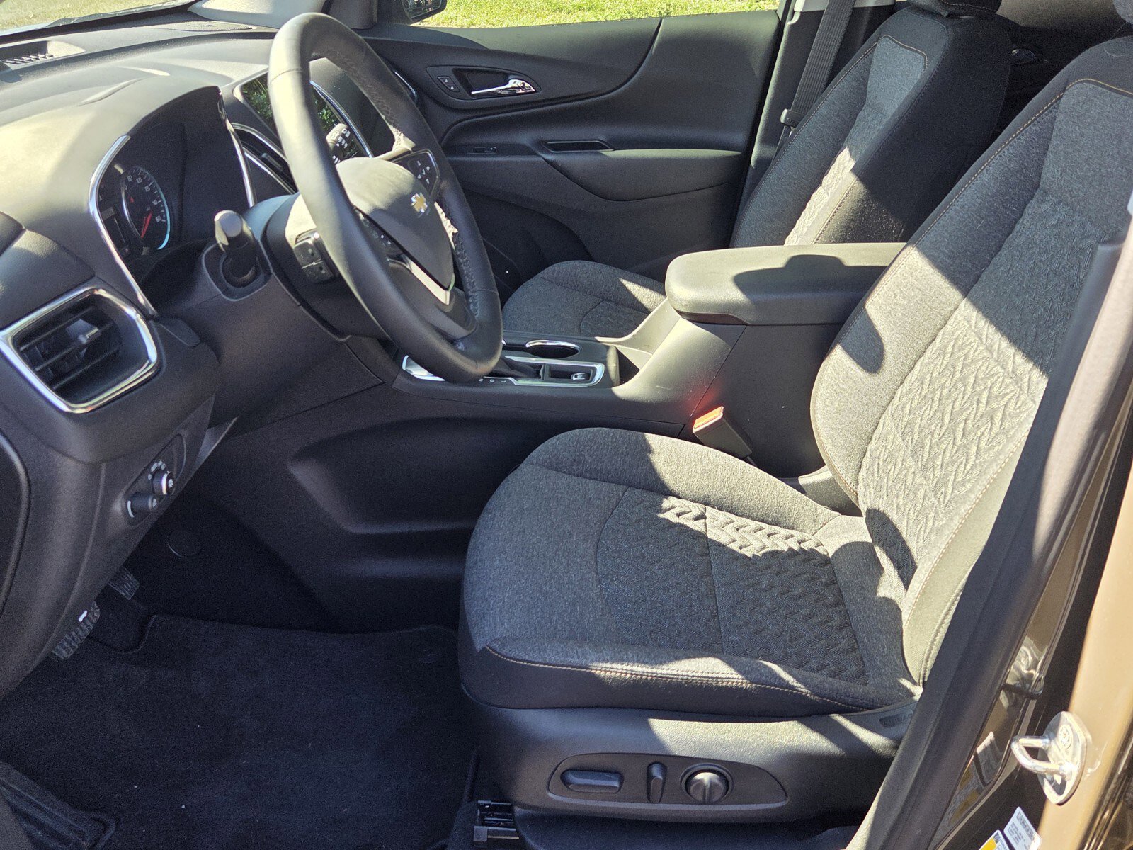 Used 2024 Chevrolet Equinox LT FWD image 3