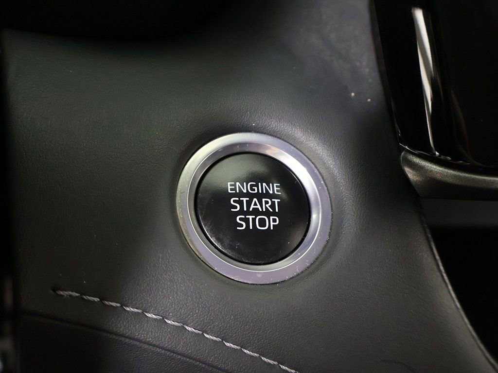 Used 2024 Toyota Highlander LE AWD/4WD image 40