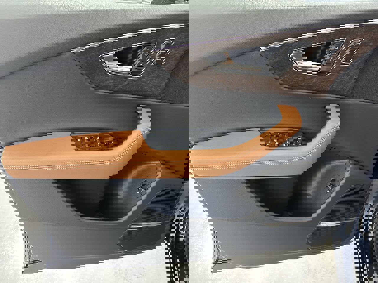 Used 2025 Audi Q8 Prestige image 27